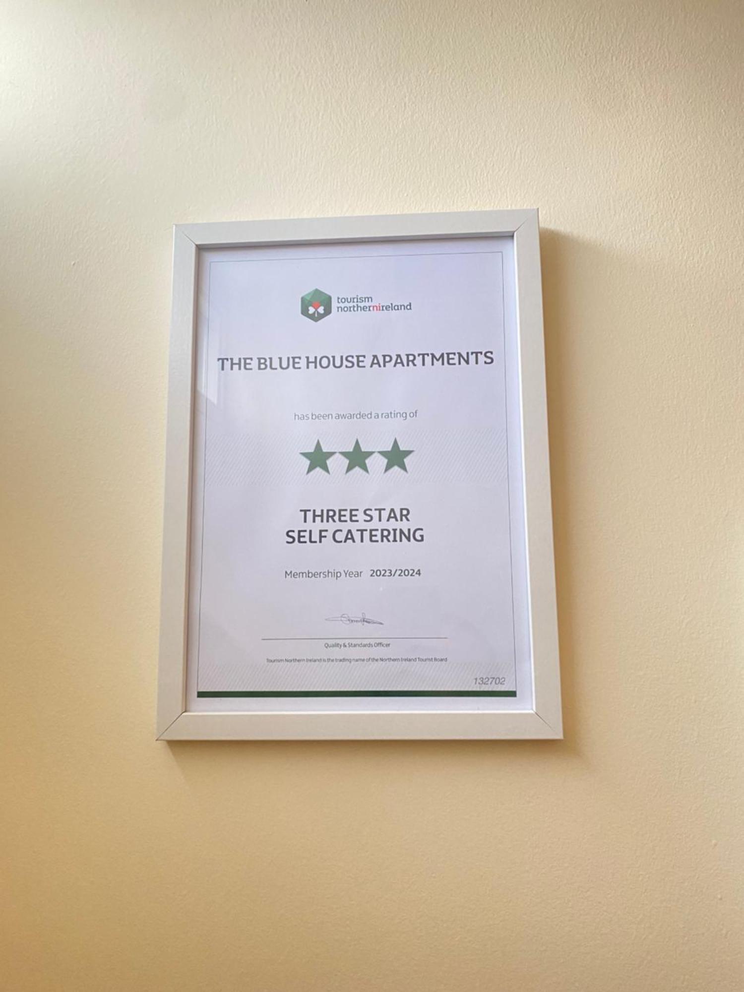 בושמילס The Blue House Apartments מראה חיצוני תמונה